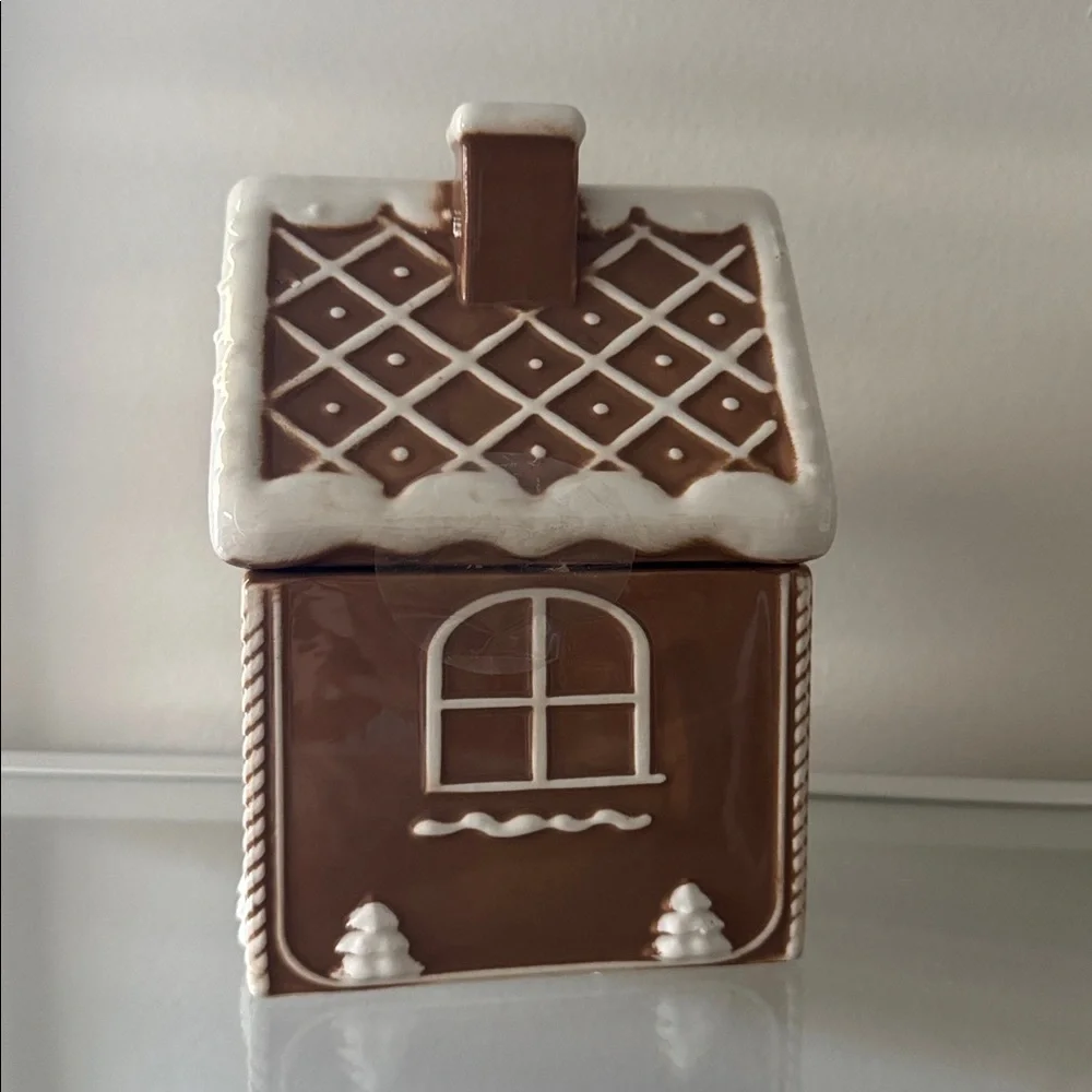 NEW Target Bullseyes Playground Ceramic Gingerbread House Cookie Jar